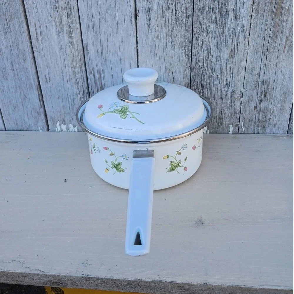 Vintage Enamel Strawberry Cookware Set‎ White Pot and Pan Floral Pattern